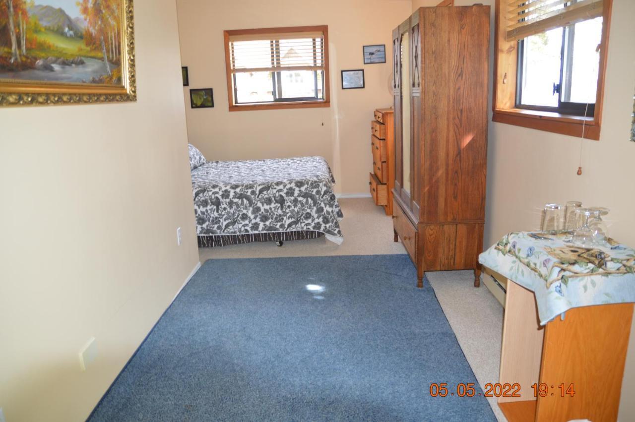 Estuary House Reflexology B&B Courtenay Exterior photo